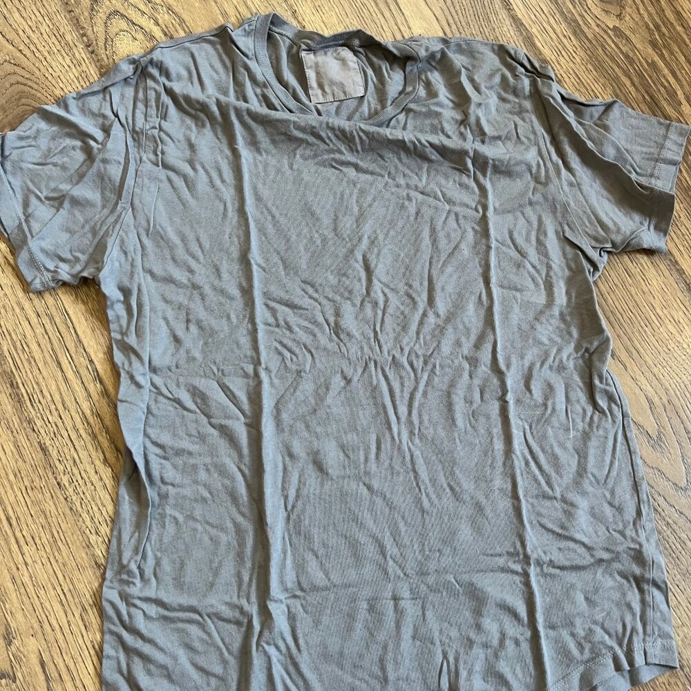 Men's Grei. Gray Shirt Size 1 Small